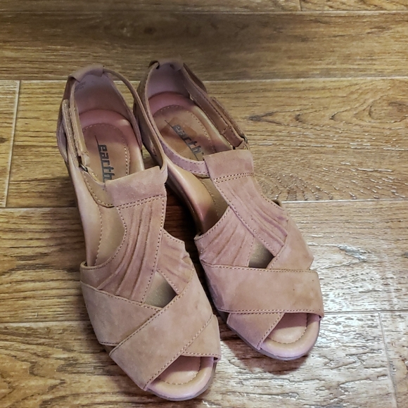 Earth Shoes - Earth wedges size 7B